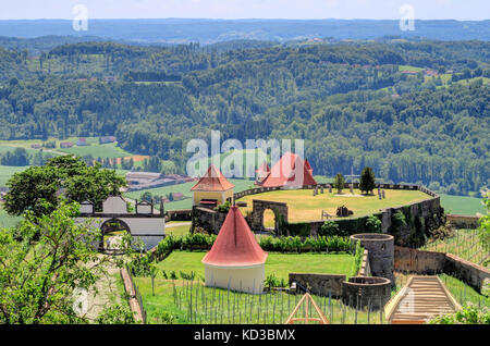 Il castello di Riegersburg è di proprietà della Casa regnante del Liechtenstein e contiene un museo Foto Stock