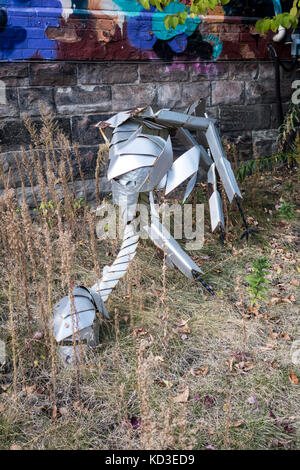 Scultura di insetto da Mosè Kofi lungo Agusta San in Kensington market nel centro cittadino di Toronto, Ontario, Canada Foto Stock