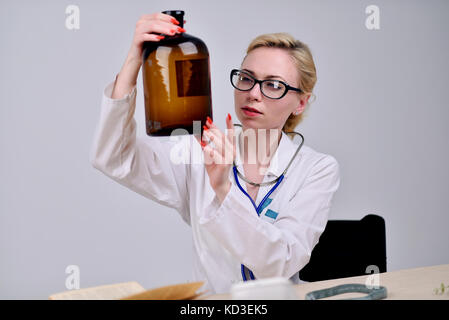 Il medico è considerato medicamento Foto Stock