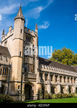 Fondatori tower, chiostri quad, Magdalen College dell'università di Oxford, Oxford, Oxfordshire, Inghilterra Foto Stock