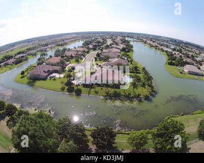 Suburban waterfront homes in Florida del sud vista aerea Foto Stock