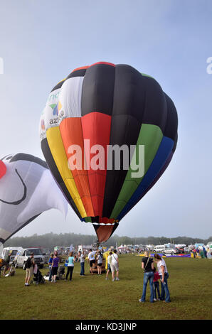 Immokalee - 11 aprile: colorati aria calda ballons prendere un volo la mattina di aprile 11, 2015 in immokalee florida. La città ospita annualmente un palloncini ov Foto Stock