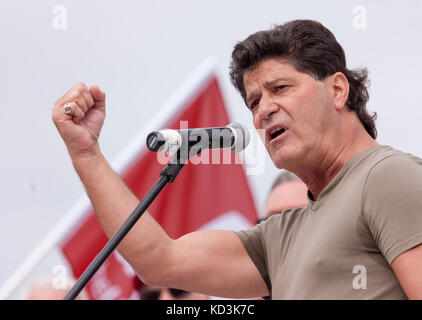 Gerry Dias, presidente di Unifor parla di lavoratori di CAMI impianto di assemblaggio in Ingersoll Ontario, Canada. Foto Stock