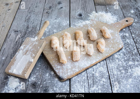Gnocchi di patate cucinare cibo italiano Foto Stock