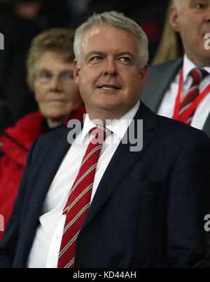 Primo Ministro del Galles Carwyn Howell Jones prima della partita di qualificazione del Gruppo D della Coppa del mondo FIFA 2018 al Cardiff City Stadium. PREMERE ASSOCIAZIONE foto. Data foto: Lunedì 9 ottobre 2017. Vedi la storia della Pennsylvania Soccer Wales. Il credito fotografico deve essere: Nick Potts/PA Wire. RESTRIZIONI: Solo per uso editoriale, non uso commerciale senza previa autorizzazione. Foto Stock