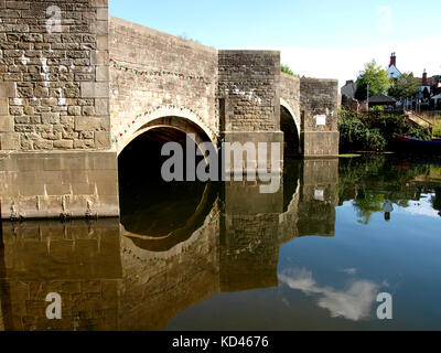 Re John's bridge, Tewkesbury, è un edificio classificato Grade II, dove la a38 attraversa il fiume Avon, Gloucestershire, Regno Unito Foto Stock