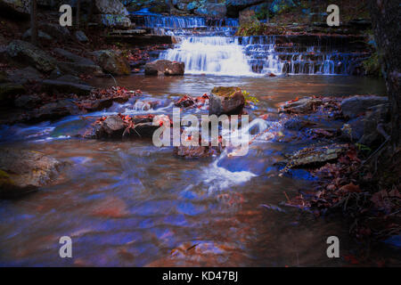 Cascata sulla Collins creek trail in heber springs arkansas 2016 Foto Stock