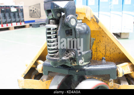 Il sistema idraulico del transpallet manuale Foto Stock