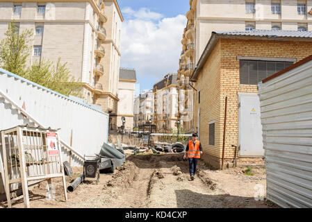 La costruzione del quartiere francese non è ancora terminata. Fornirà case residenziali di lusso nel centro della nuova parte di Astana. 2 aprile Foto Stock