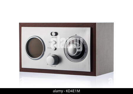 Radio retrò isolati su sfondo bianco Foto Stock