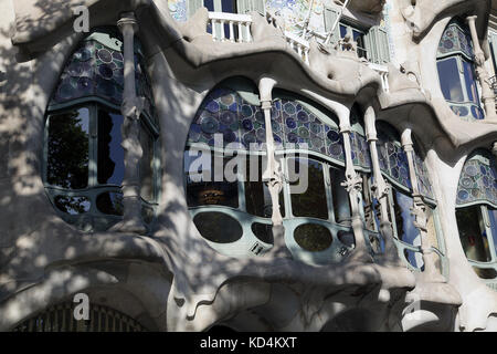 La facciata esterna della Casa Batllo progettato da Antoni Gaudì Barcellona Spagna Foto Stock