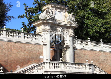 Portale di ingresso di un palazzo rinascimentale in Italia a Roma Foto Stock