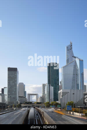 Vista del quartiere della Défense di Parigi, Francia. Foto Stock