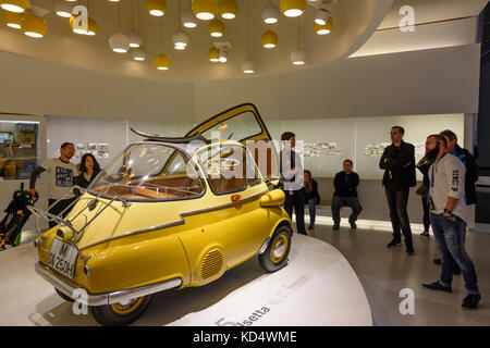BMW World Museum: 1955 BMW Isetta, München, Munich, Oberbayern, Alta Baviera, Baviera, Baviera, Germania Foto Stock