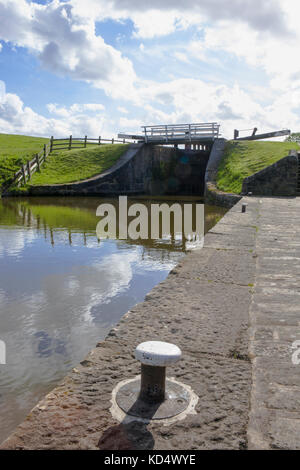 Greenberfield il bloccaggio superiore No.44, vicino barnoldswick, Leeds e Liverpool Canal, Lancashire Foto Stock