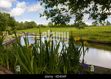 Greenberfield il bloccaggio superiore No.44, vicino barnoldswick, Leeds e Liverpool Canal, Lancashire Foto Stock