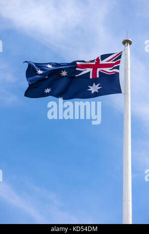 Bandiera australiana battenti in Canberra, ACT, Australia Foto Stock