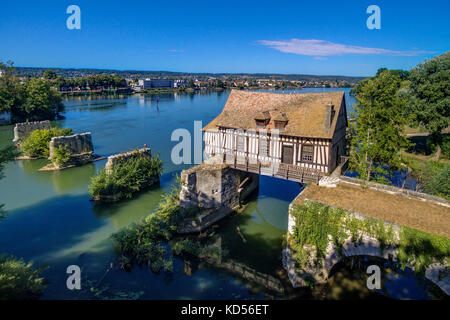 Vernon (Normandia, Francia settentrionale): vista aerea del vecchio mulino sul ponte rotto attraverso il Fiume Senna, una costruzione corbelled sui due arche Foto Stock