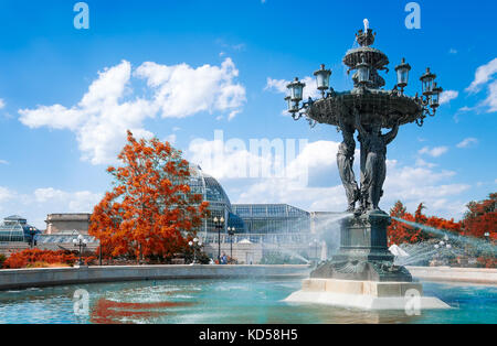Washington DC Fontana Bartholdi. Caduta delle Foglie luminosa giornata di sole Foto Stock