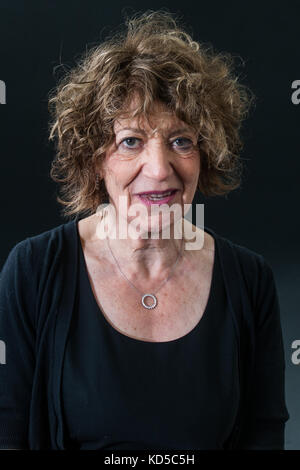 British psicoterapeuta e psicanalista, scrittore e critico sociale susie orbach assiste un photocall durante l'Edinburgh International book festival su Foto Stock