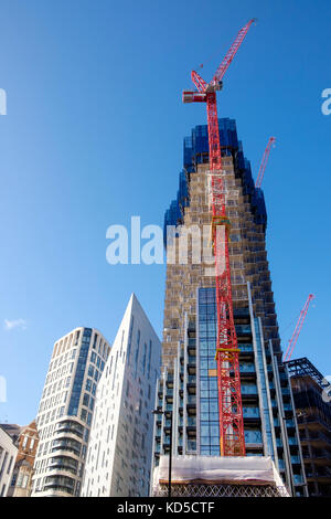 Alta costruzione dell'Atlas Building di appartamenti residenziali subito a nord della stazione di Old Street al 145 di City Road, Londra Foto Stock