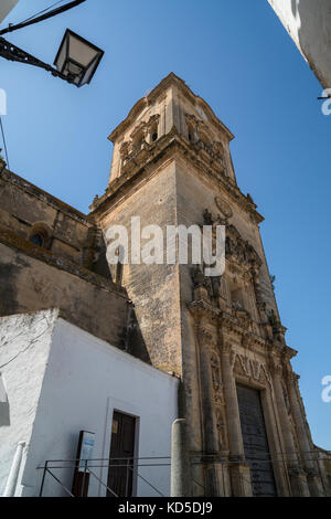 Iglesi de San Pedro in Arcos de la Frontera, una delle piccole città bianca di Andalusia, Spagna Foto Stock