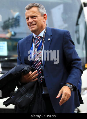 Il Chief Executive Officer di fa Martin Glenn arriva per la partita Foto Stock