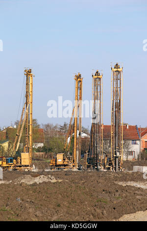 Idraulico macchine di foratura sul sito in costruzione Foto Stock