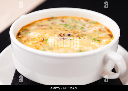 Piccante zuppa tailandese Foto Stock