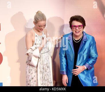 La Foto Deve Essere Accreditata ©Alpha Press 079965 07/10/2017 Emma Stone E Billie Jean King Battle Of The Ses Gala Premiere Durante Il 61st Bfi Lff London Film Festival 2017 Di Londra Foto Stock