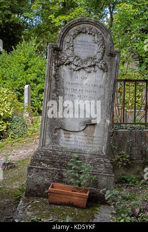 Tomba di Jan Frans Van Dael (1764-1840), pittore fiammingo e litografo specializzato in nature morte di fiori e frutta, a Pere Lachaise, Parigi. Foto Stock