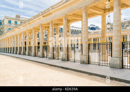 Le passerelle coperte al Palais Royal di Parigi, Francia Foto Stock