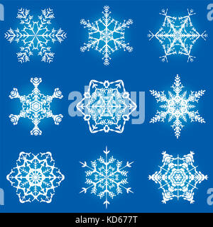 Fiocchi di neve disegno ornato - nove filigrana, grazioso, delicato illustrazione di fiocchi di neve sul formato quadrato blu gradiente dello sfondo. Foto Stock