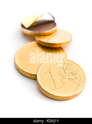 La valuta euro . le monete di cioccolato isolato su sfondo bianco. Foto Stock