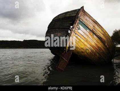 Fotografia di © jamie callister. relitti in barca nella baia di dulas, Anglesey, Galles del nord, 7 ottobre 2017. Foto Stock