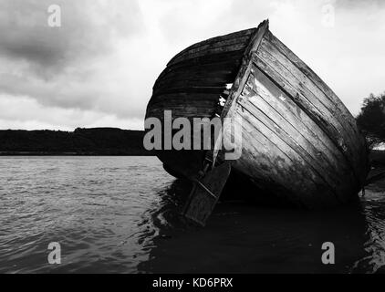 Fotografia di © jamie callister. relitti in barca nella baia di dulas, Anglesey, Galles del nord, 7 ottobre 2017. Foto Stock