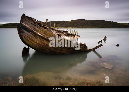 Fotografia di © jamie callister. relitti in barca nella baia di dulas, Anglesey, Galles del nord, 7 ottobre 2017. Foto Stock