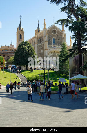 Madrid, Spagna - ottobre 08, 2017: isabelline monastero gotico di San Jeronimo el Real vicino al museo del Prado di Madrid, Spagna Foto Stock