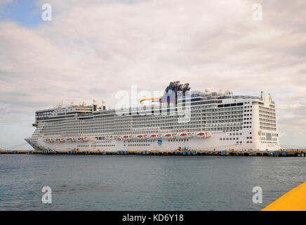 Costa Maya, Messico - 13 dicembre 20101: Norwegian Cruise Line's epic megaship visitare costa maya, Messico, epic ncl è la più grande e più recenti Foto Stock