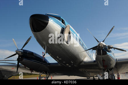 Retrò classico elica aereo vista naso Foto Stock