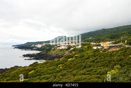 L'isola pico, un villaggio sulle rive dell'oceano Foto Stock