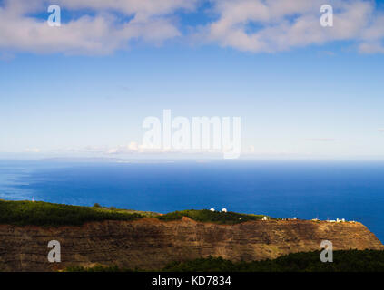 Vista aerea del Pacifico gamma Missile Facility, Kauai, Hawaii in un giorno nuvoloso. Foto Stock