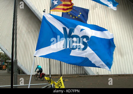 Glasgow, Scotland, Regno Unito. 10 ottobre, 2017. l'ottantatreesimo annuale Conferenza nazionale del partito nazionale scozzese (SNP) è stato portato a un vicino dal primo ministro di Scozia, nicola storioni. L'evento di tre giorni all'evento scozzese campus (sec) a Glasgow, iniziata domenica ha attirato migliaia di delegati provenienti da tutta la Scozia, nonché organizzazioni, aziende, osservatori e media provenienti da tutto il Regno Unito e l'Europa. ms. lo storione ha detto il suo governo ha 'led modo' durante il decennio in potenza con il focus ora 'su i prossimi dieci anni e oltre." iain mcguinness / alamy live news Foto Stock