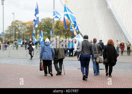 Glasgow, Scotland, Regno Unito. 10 ottobre, 2017. l'ottantatreesimo annuale Conferenza nazionale del partito nazionale scozzese (SNP) è stato portato a un vicino dal primo ministro di Scozia, nicola storioni. L'evento di tre giorni all'evento scozzese campus (sec) a Glasgow, iniziata domenica ha attirato migliaia di delegati provenienti da tutta la Scozia, nonché organizzazioni, aziende, osservatori e media provenienti da tutto il Regno Unito e l'Europa. ms. lo storione ha detto il suo governo ha 'led modo' durante il decennio in potenza con il focus ora 'su i prossimi dieci anni e oltre." iain mcguinness / alamy live news Foto Stock