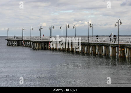 Gdynia, Polonia. Decimo oct, 2017. Il molo orlowo (molo w orlowie) dove la nuova telecamera TVCC verrà installato è visto a Gdynia, Polonia, il 10 ottobre 2017 l'autorità di gdynia piano per Exchange e modernizzare gli attuali telecamere di videosorveglianza (TVCC) in moderni sistemi hd. ogni mese, operatori di monitoraggio sono macchie di circa un migliaio di eventi, che richiedono la polizia o la protezione della città di intervenire. Credito: Michal fludra/alamy live news Foto Stock