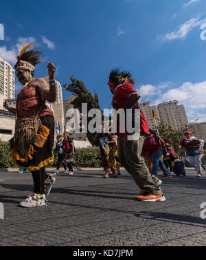 Gerusalemme, Israele. 10 ottobre, 2017. La Gerusalemme marzo, un evento annuale nella festa ebraica di Sukkot, quando i sostenitori di Israele - specialmente i cristiani - provenienti da tutto il mondo arrivano a marzo a Gerusalemme a sostegno di Israele e il popolo ebraico. Credito: Yagil Henkin/Alamy Live News Foto Stock