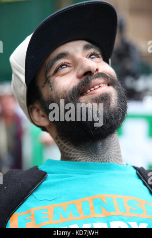 Londra, Regno Unito. 10 Ott 2017. La cannabis medicinale sarà discussa in parlamento. I sostenitori dell'uso di cannabis medica hanno mostrato il loro sostegno al deputato Paul Flynn. Credit: Philip Robins/Alamy Live News Foto Stock