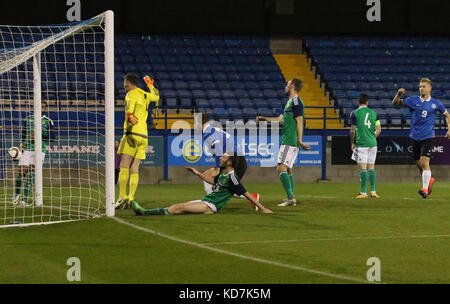 Lurgan, Irlanda del Nord, Regno Unito. 10 ottobre, 2017. 2019 UEFA Under 21 Qualificatore del campionato - Gruppo 2 - Irlanda del Nord 4 Estonia 2. Frank Liivak (11-sinistra) equalizza per l'Estonia. Credito: David Hunter/Alamy Live News Foto Stock