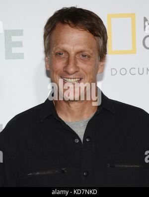 Hollywood, Stati Uniti d'America. 09oct, 2017. Tony Hawk arriva a los angeles prima di national geographic documentari" "Jane' all'Hollywood Bowl in Hollywood, la California il 9 ottobre 2017. Credito: la foto di accesso/alamy live news Foto Stock