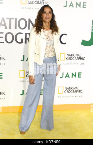 Hollywood, Stati Uniti d'America. 09oct, 2017. dania ramirez arriva a los angeles prima di national geographic documentari" "Jane' all'Hollywood Bowl in Hollywood, la California il 9 ottobre 2017. Credito: la foto di accesso/alamy live news Foto Stock